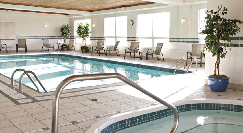 Country & By Radisson, Calgary-northeast 3*