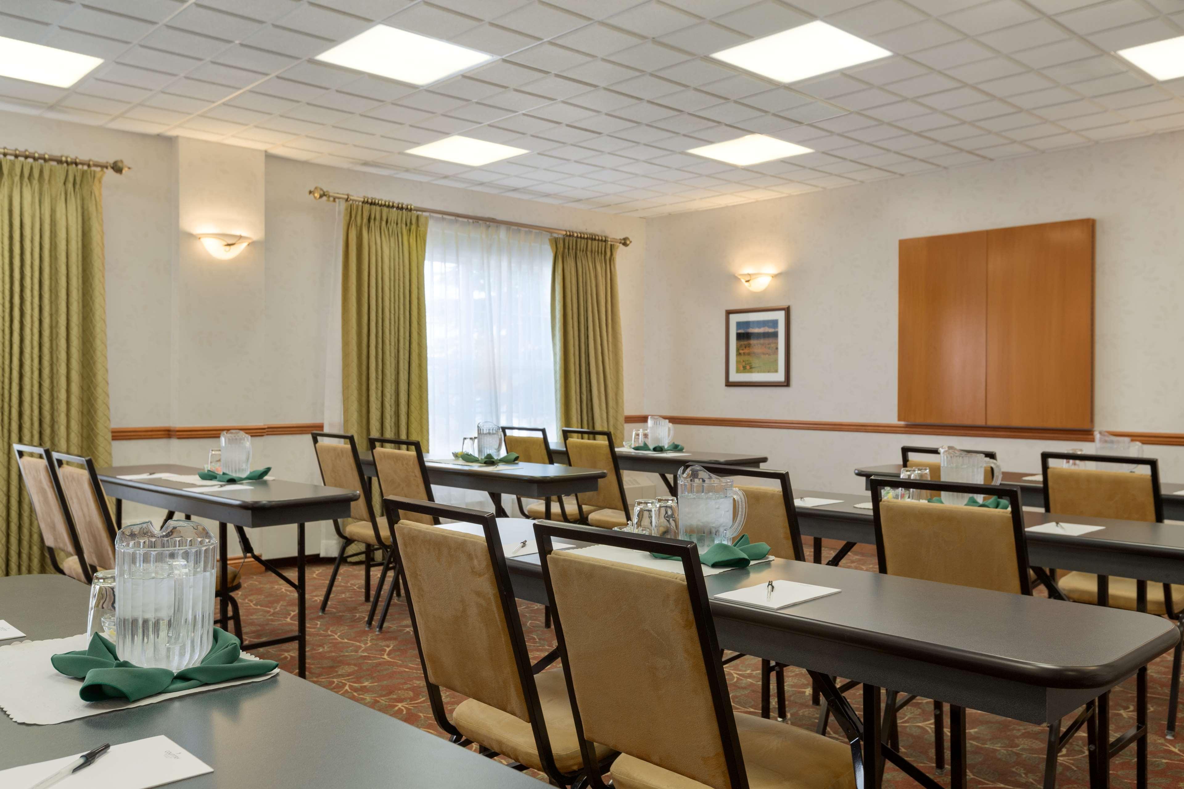 Country & By Radisson, Calgary-northeast Hotel Calgary
