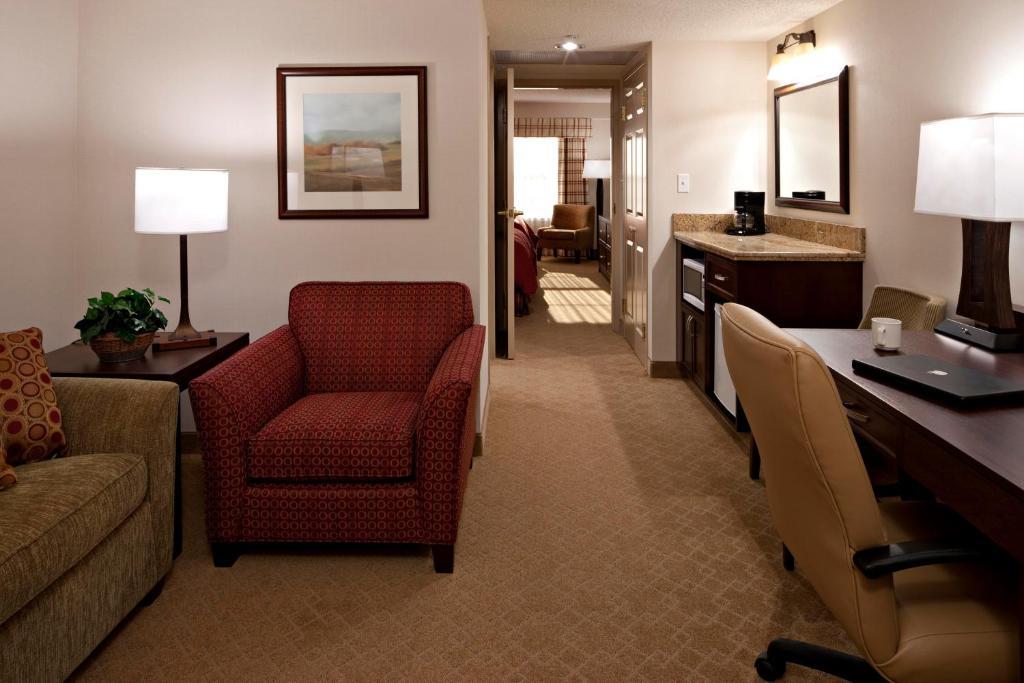 Country & By Radisson, Calgary-northeast Hotel