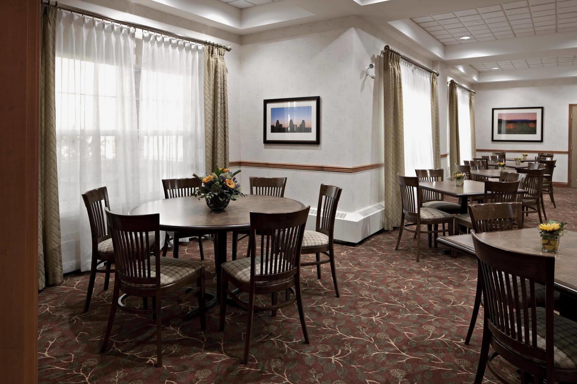 Country & By Radisson, Calgary-northeast Hotel Calgary