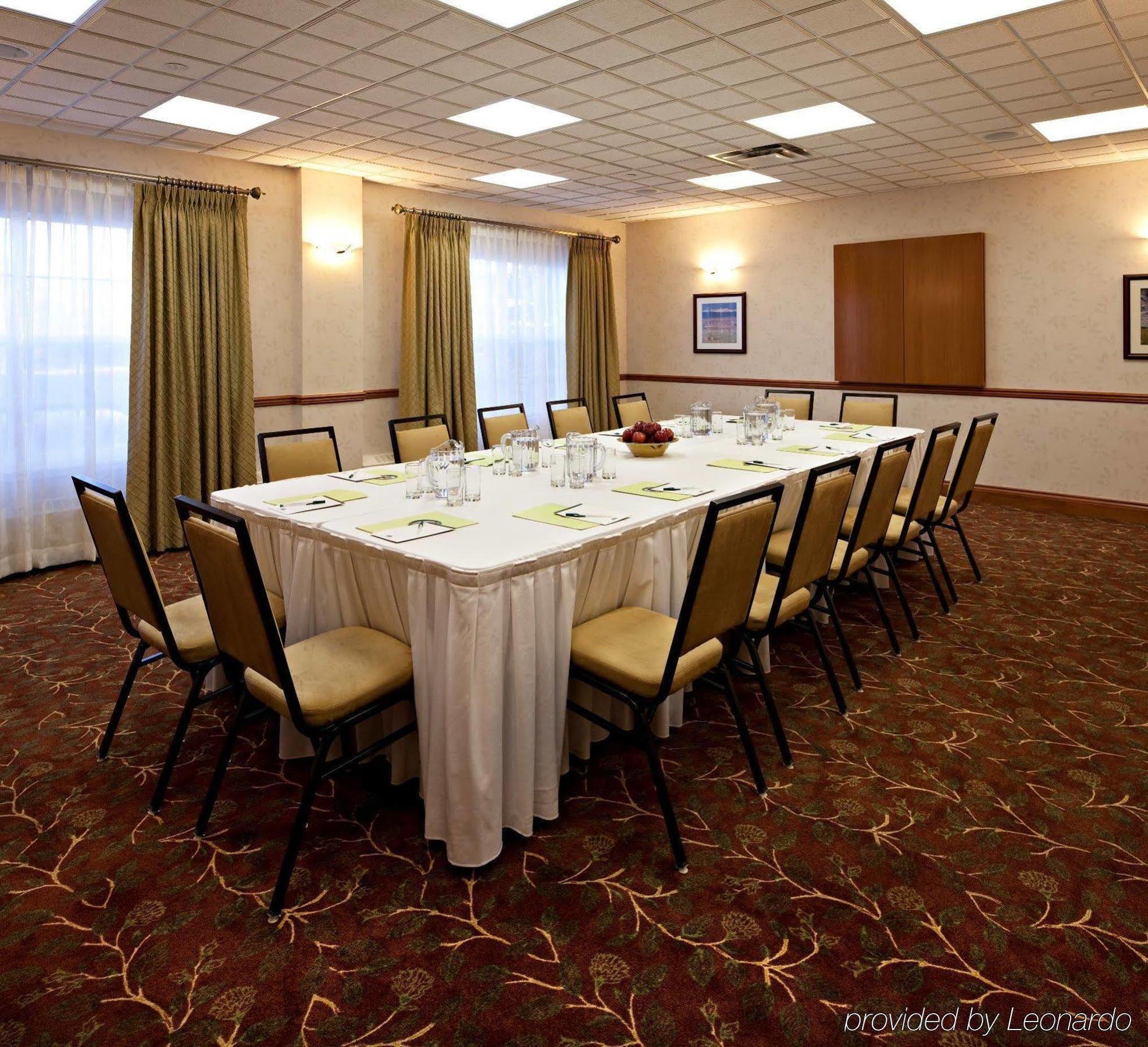 Hotel Country & By Radisson, Calgary-northeast 3*