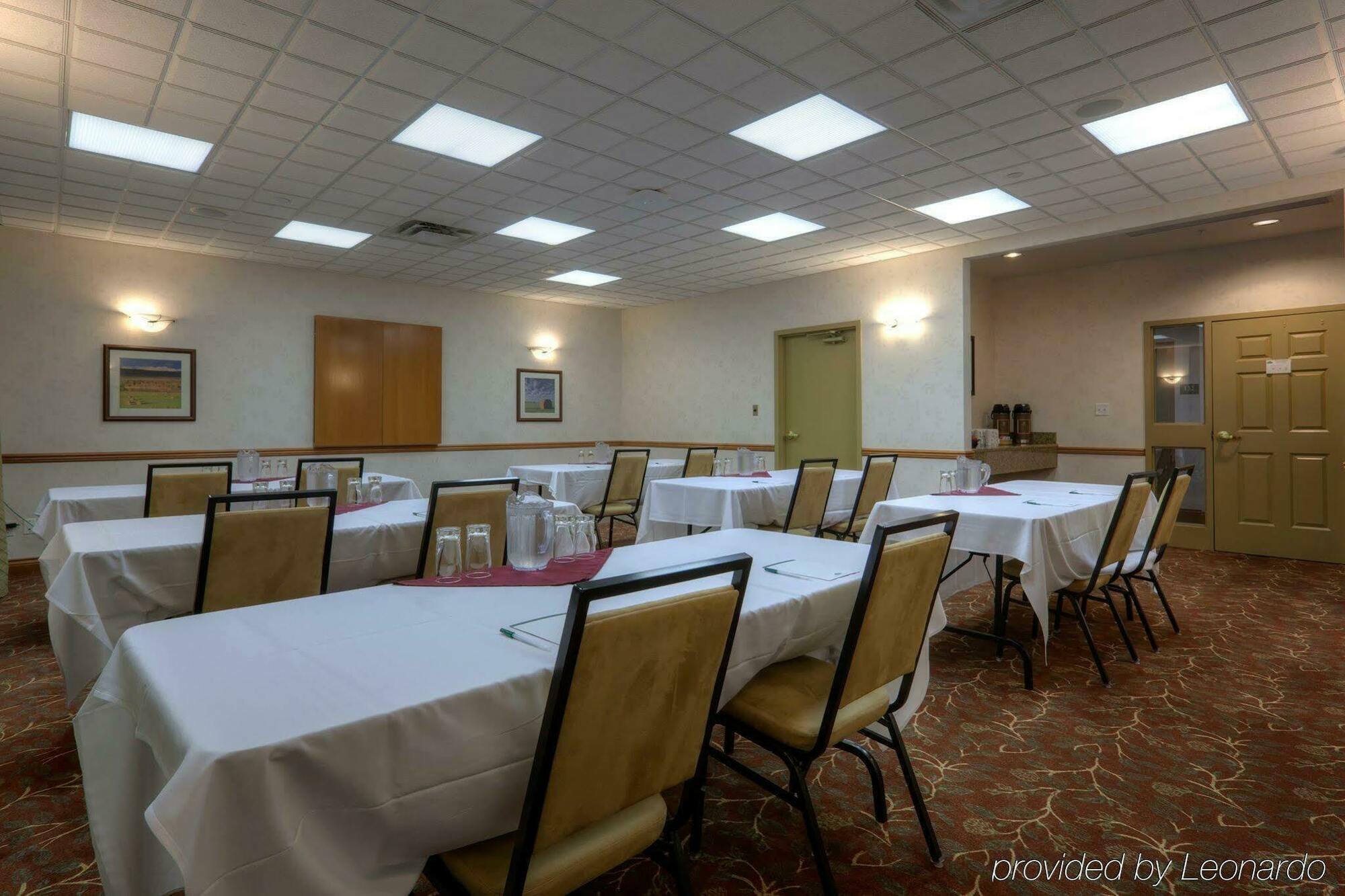 Hotel Country & By Radisson, Calgary-northeast 3*