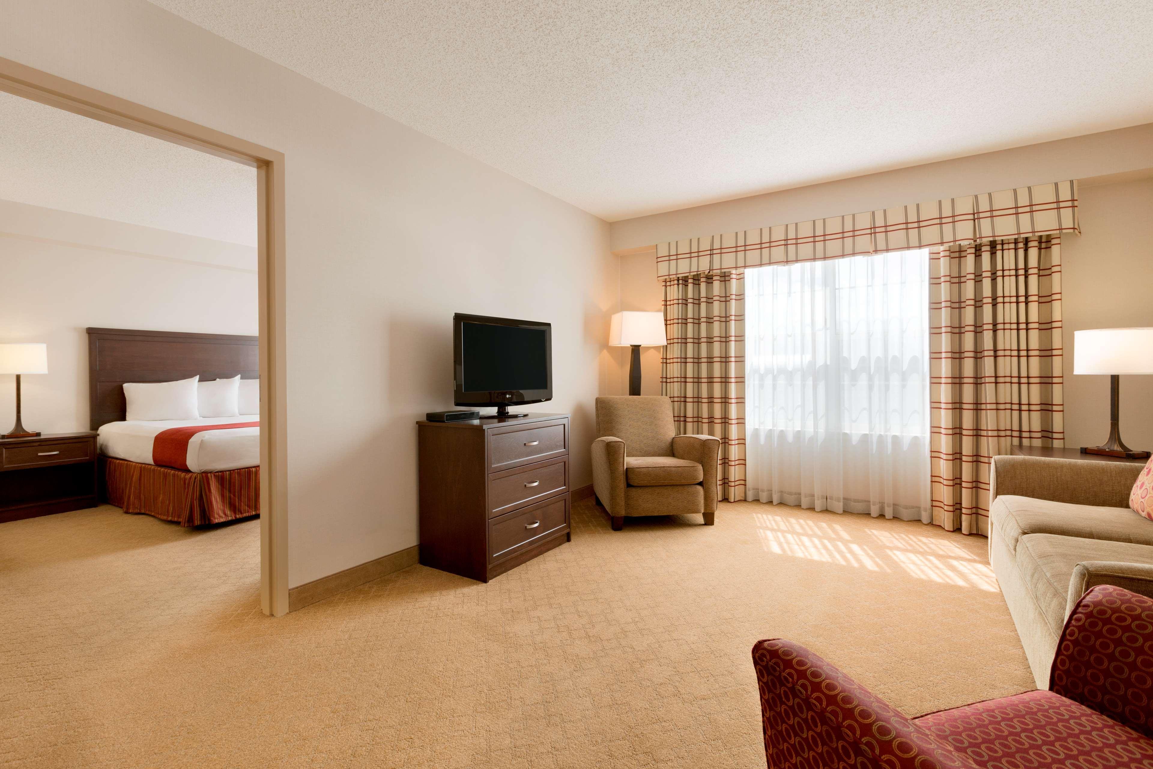 Country & By Radisson, Calgary-northeast