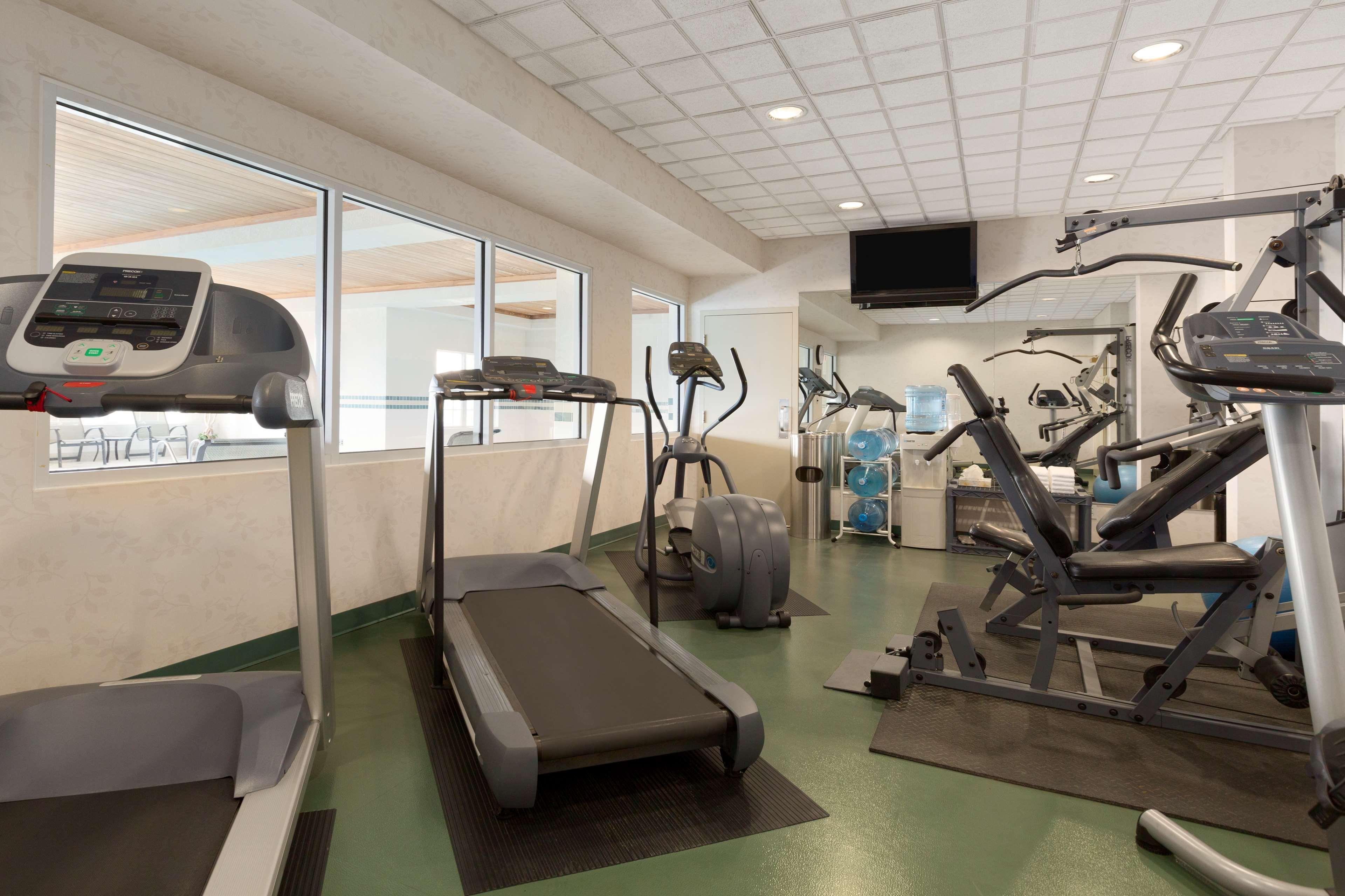 Country & By Radisson, Calgary-northeast Calgary