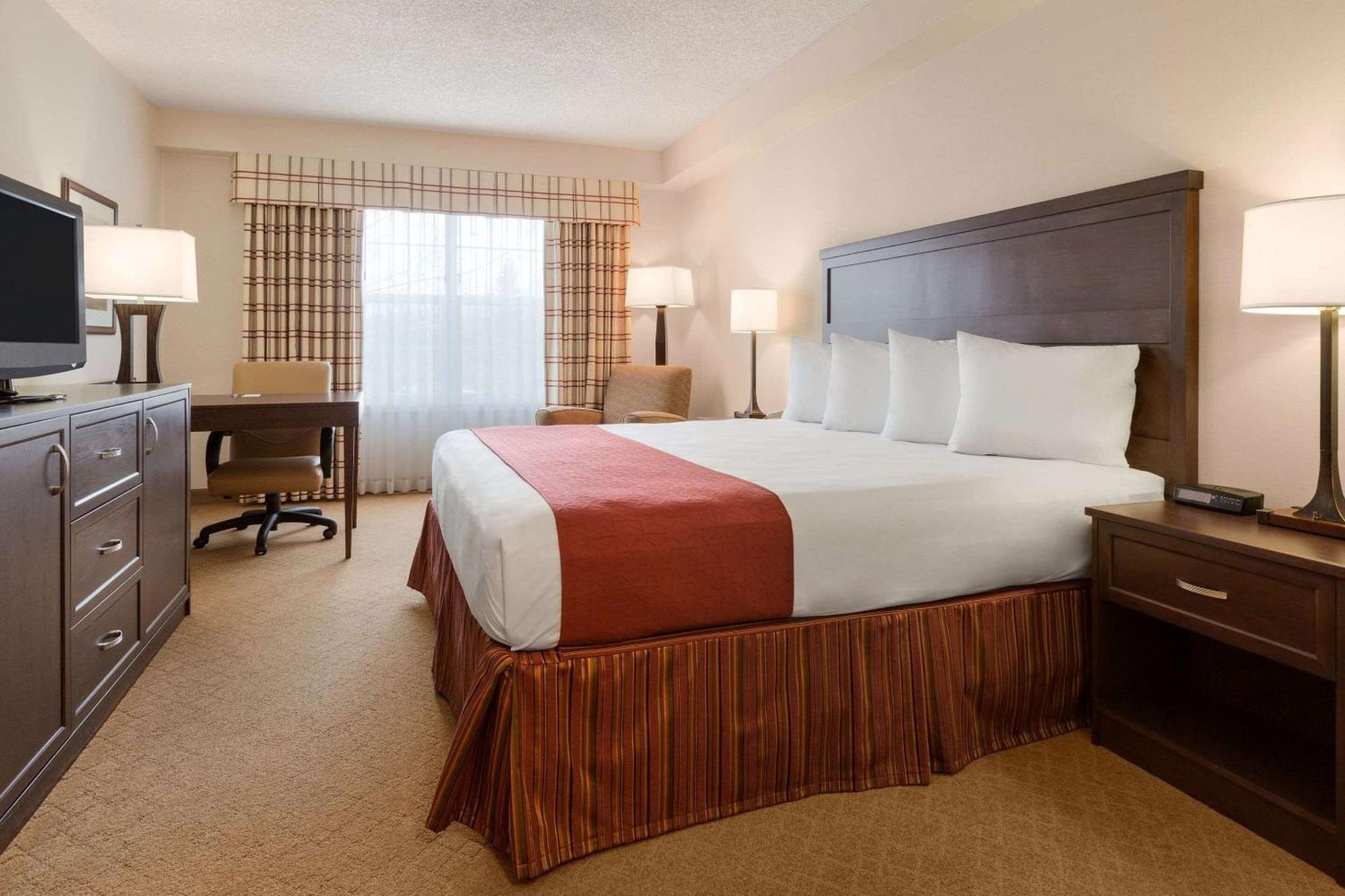 Hotel Country & By Radisson, Calgary-northeast 3*
