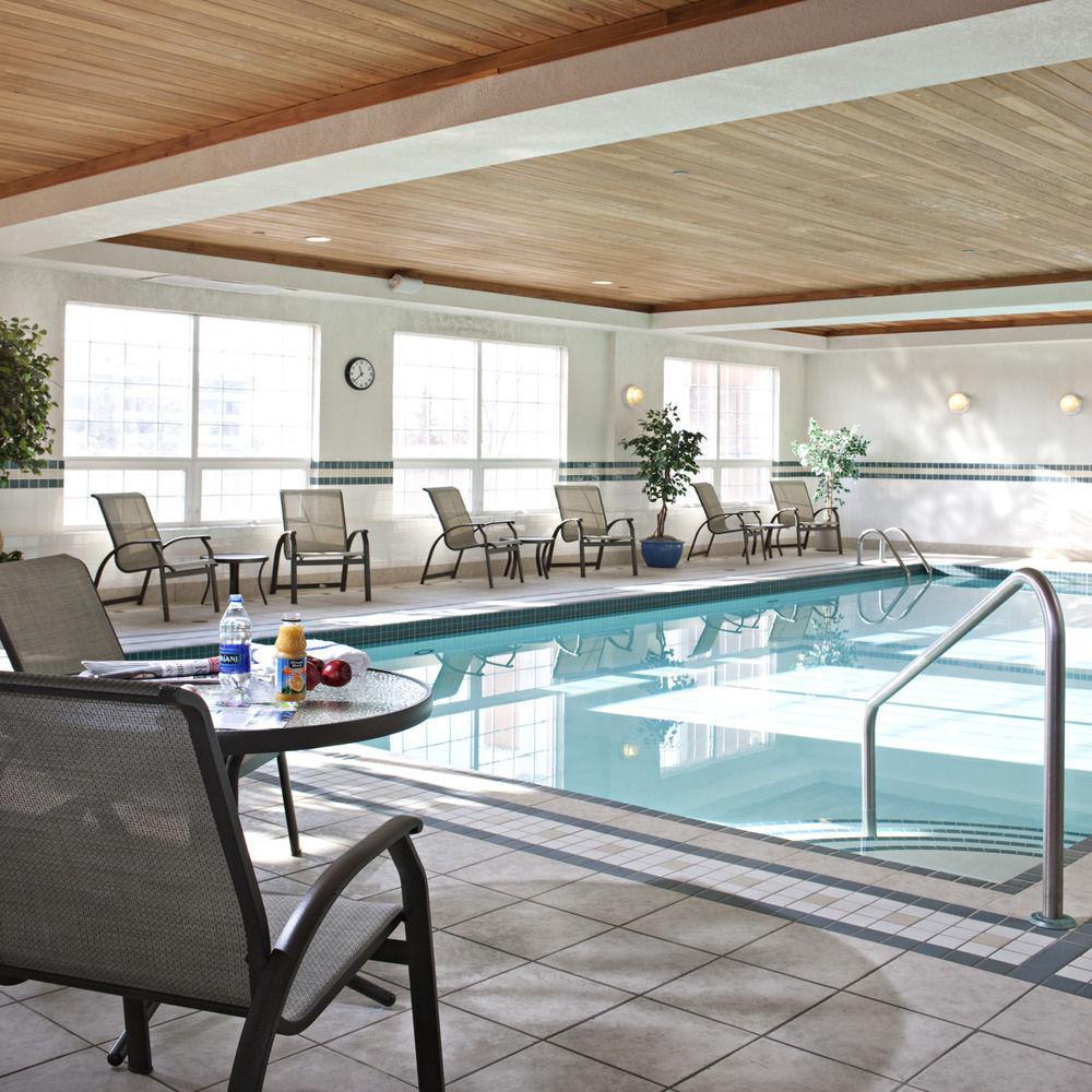 Country & By Radisson, Calgary-northeast 3*