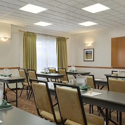 Country & By Radisson, Calgary-northeast Hotel Calgary