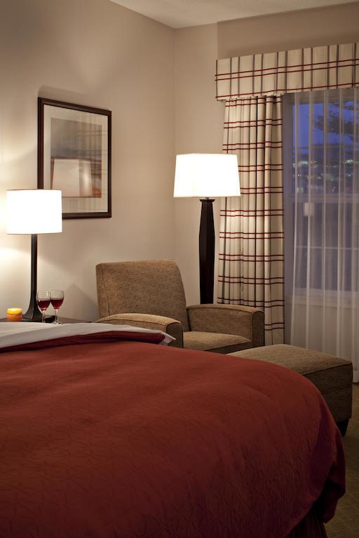 Country & By Radisson, Calgary-northeast Calgary